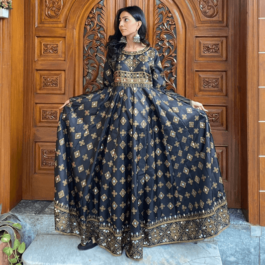 Sheesh Mahal Maxi A Regal Ensemble Fit for Royalty! 👗 - Virsa